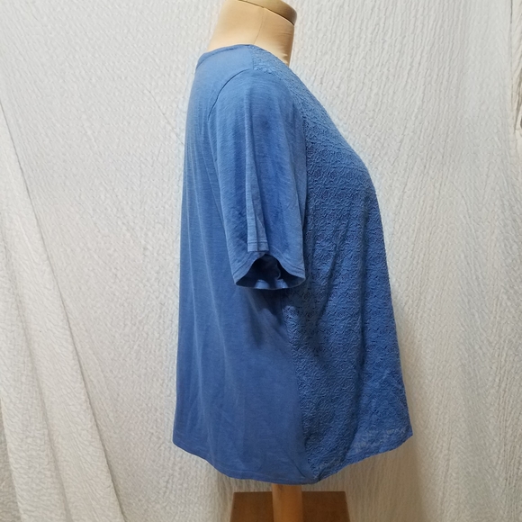 Chic Blue Floral Lace Overlay 2X Short Sleeve Top - Picture 3 of 8